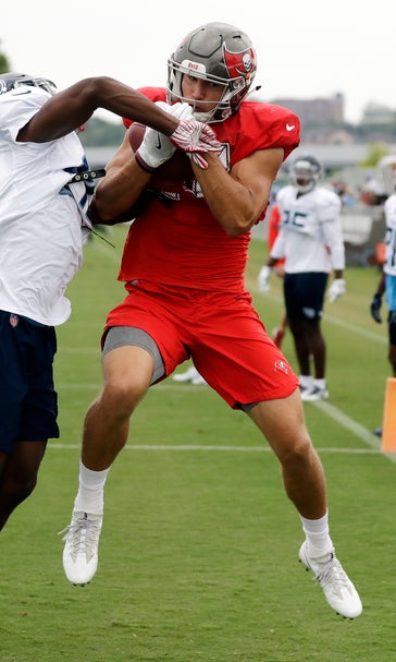 Titans' Jackson flips after 2 interceptions against Bucs